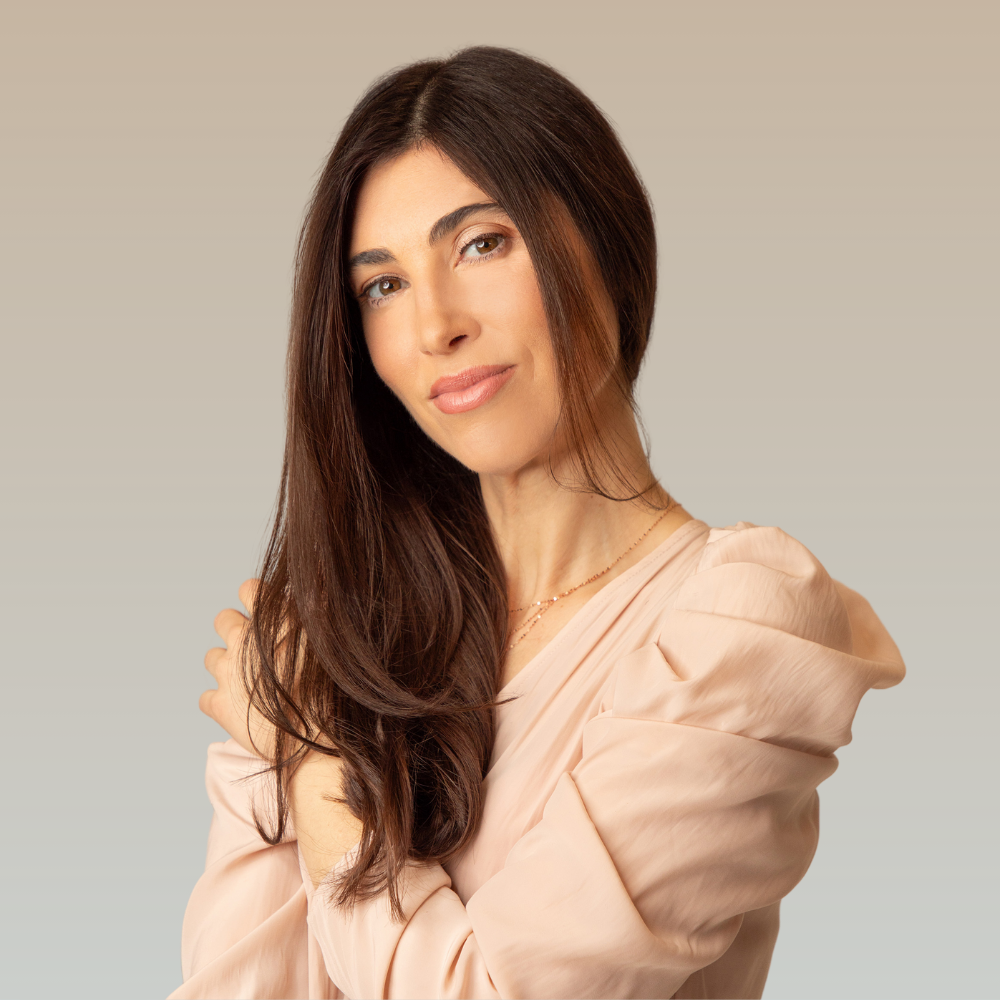 Portrait of Shauna Reiter Founder of Alaya Naturals